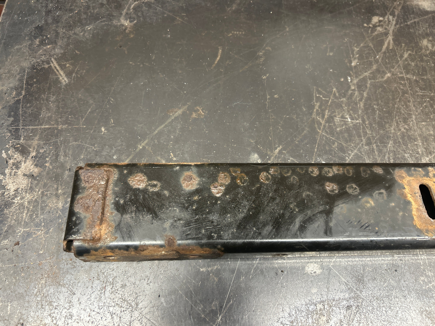 2014-2018 RAM 1500 3.0L DIESEL 4WD AUTO TRANSMISSION CROSSMEMBER BRACKET OEM 4x4