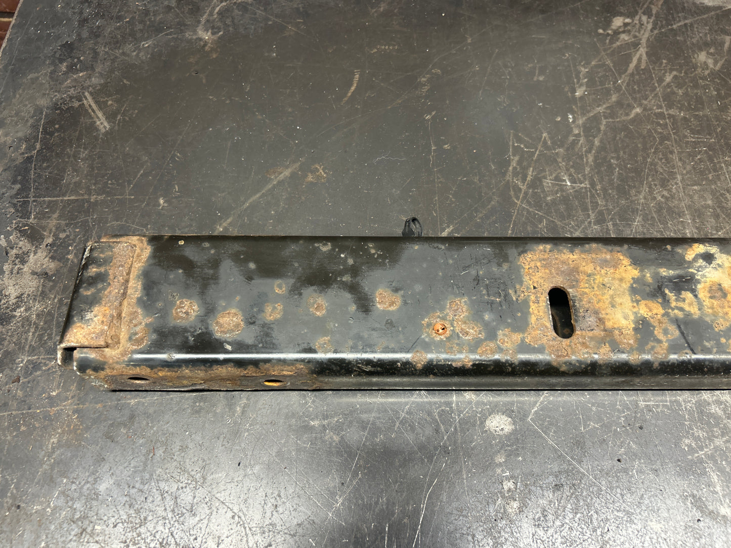 2014-2018 RAM 1500 3.0L DIESEL 4WD AUTO TRANSMISSION CROSSMEMBER BRACKET OEM 4x4