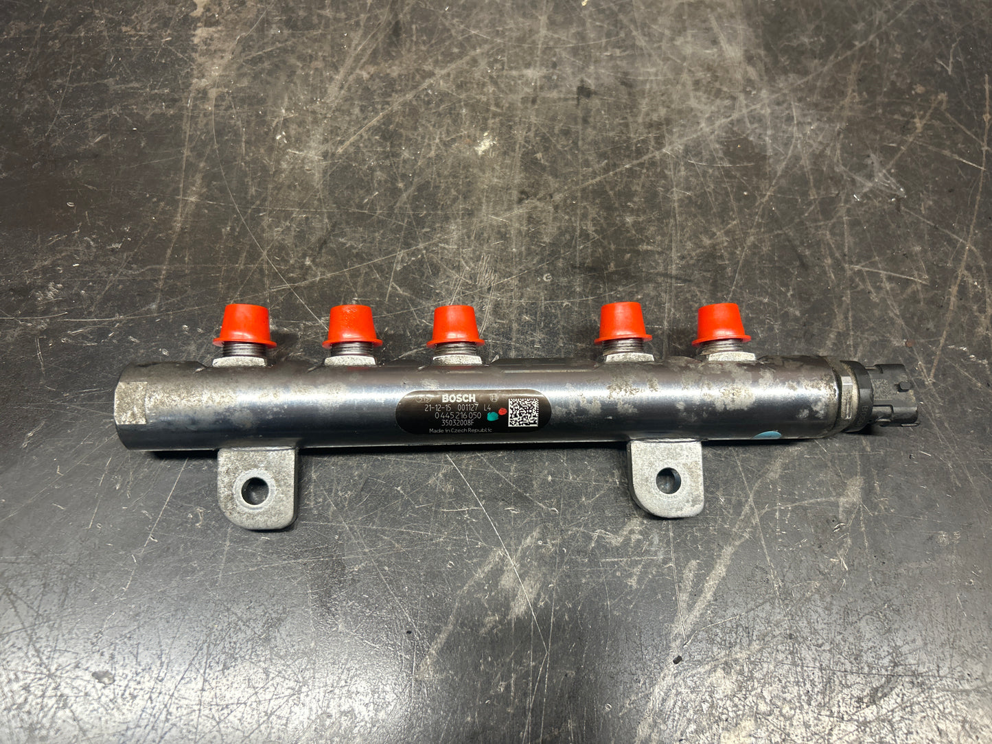 2014-2018 RAM 1500 3.0L EcoDiesel FUEL RAIL RH and LH Side Pair BOSCH 35032008F