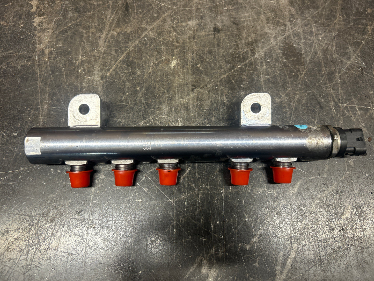 2014-2018 RAM 1500 3.0L EcoDiesel FUEL RAIL RH and LH Side Pair BOSCH 35032008F