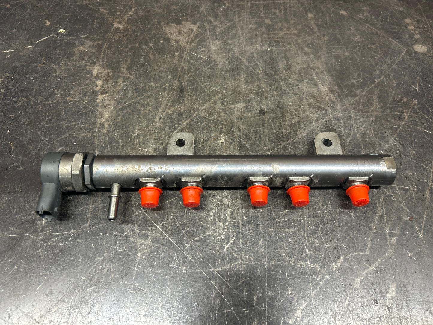 2014-2018 RAM 1500 3.0L EcoDiesel FUEL RAIL RH and LH Side Pair BOSCH 35032008F