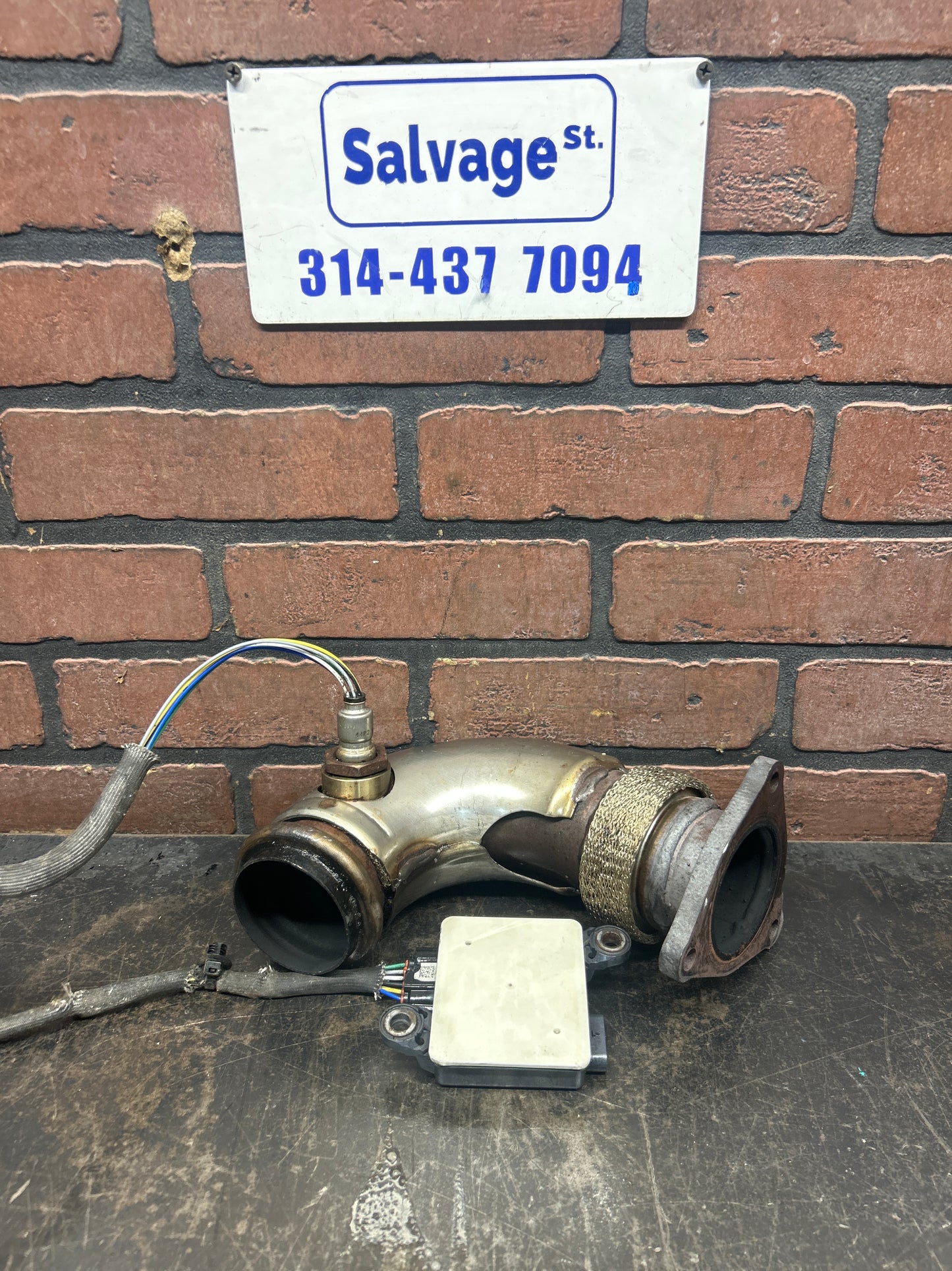 2014-2019 Ram 1500 3.0 Turbo Diesel AT Front Exhaust Pipe Elbow W/ Oxygen Sensor