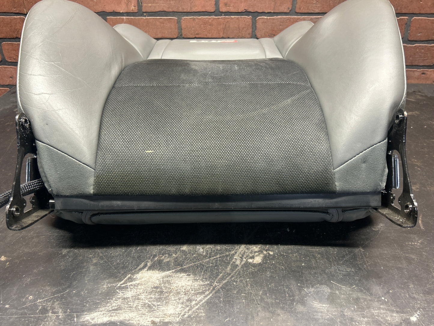 06 - 07 JEEP GRAND CHEROKEE SRT8 FRONT PASSENGER RH UPPER SEAT CUSHION COVER OEM