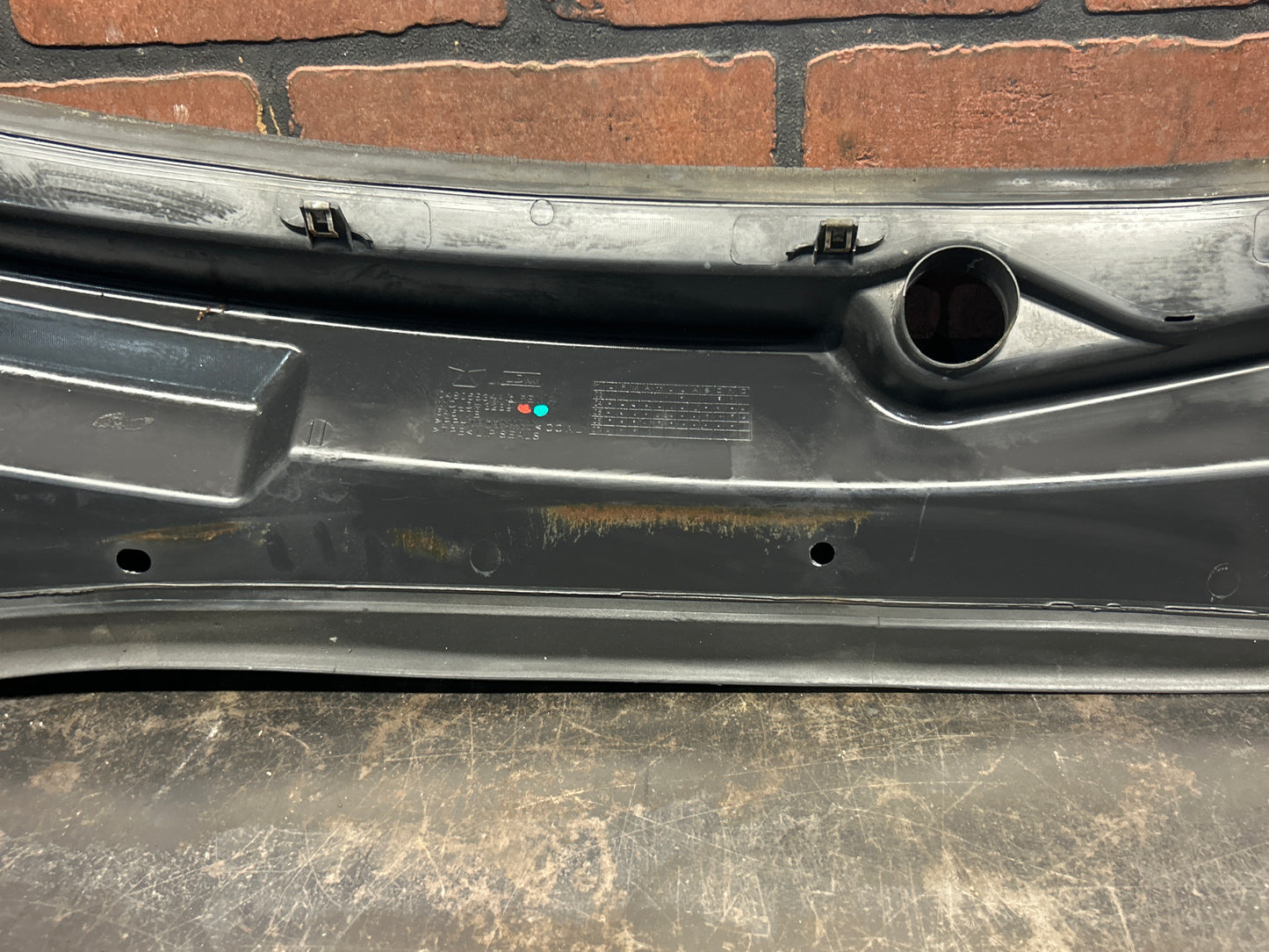 2005-2010 CHRYSLER 300C OEM WINDSHIELD WIPER COWL PANEL COVER PLASTIC TRIM