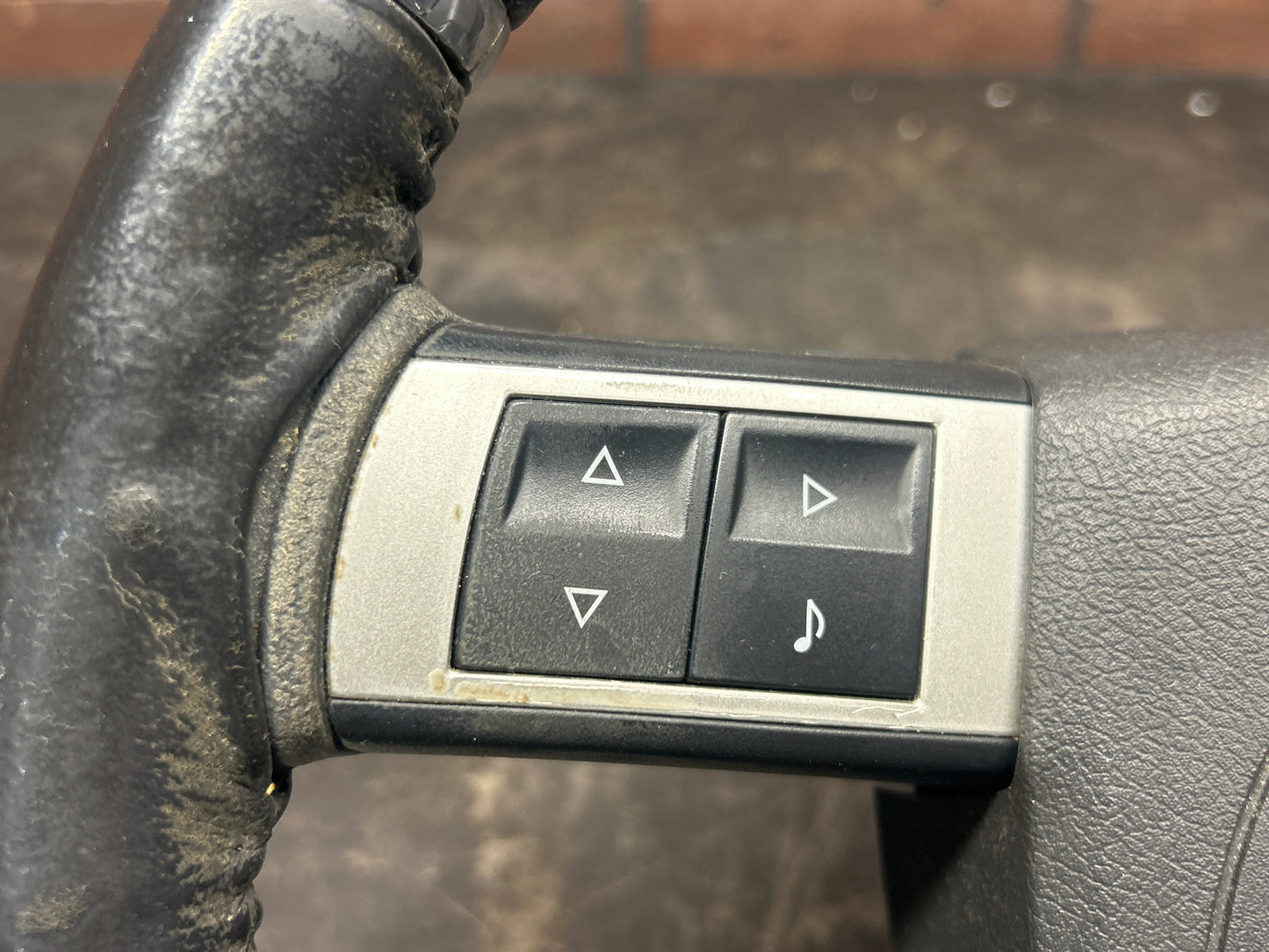 2006-2010 Chrysler 300C SRT8 Steering Wheel Horn Controls OEM 6.1L 1AK841DVAA