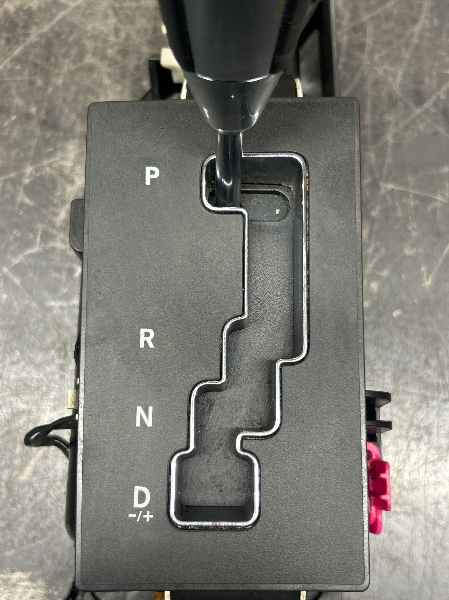 2005-2007 CHRYSLER 300C SRT8 AUTOMATIC TRANSMISSION GEAR SHIFTER SELECTOR OEM