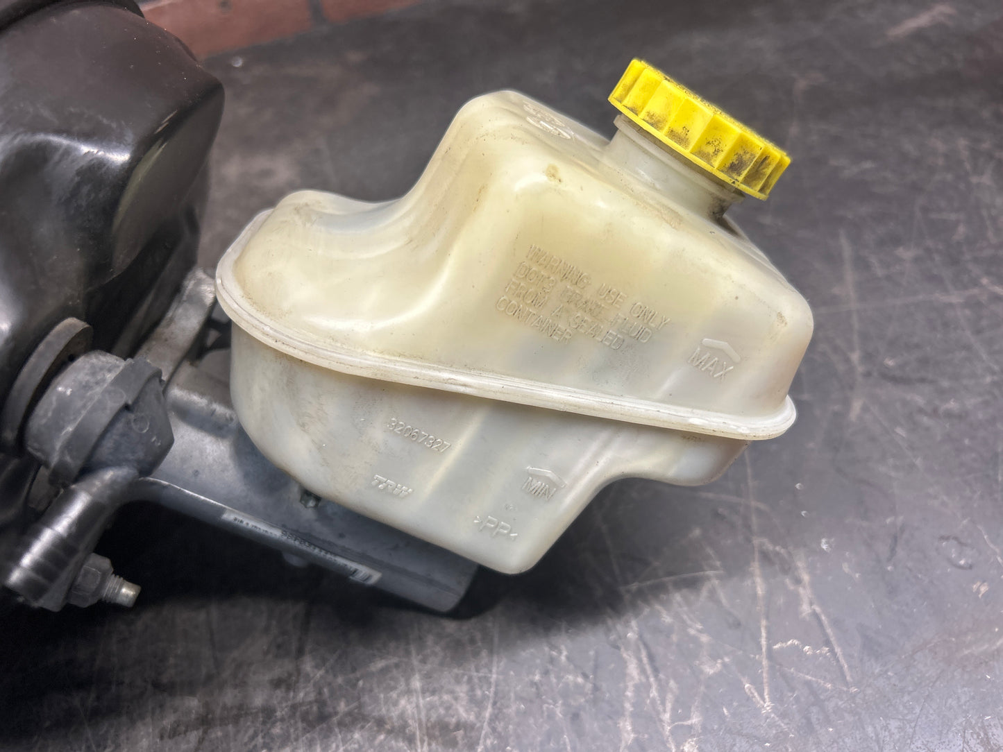 2005-2007 Chrysler 300 Charger Brake Booster Master Cylinder w/ Reservoir OEM