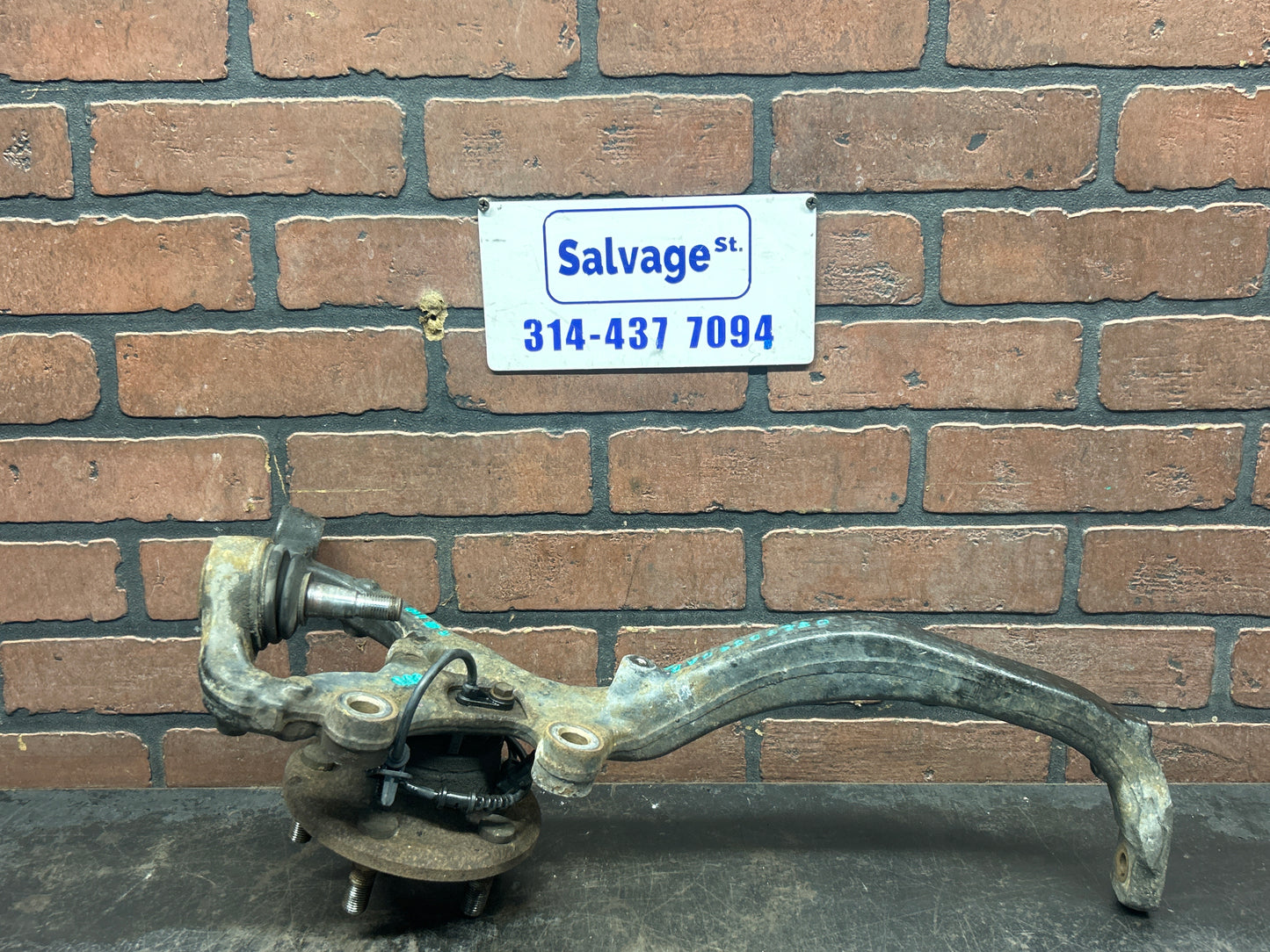 CHRYSLER 300C SRT8 6.1L 05-14 FRONT RIGHT PASSENGER WHEEL SPINDLE KNUCKLE