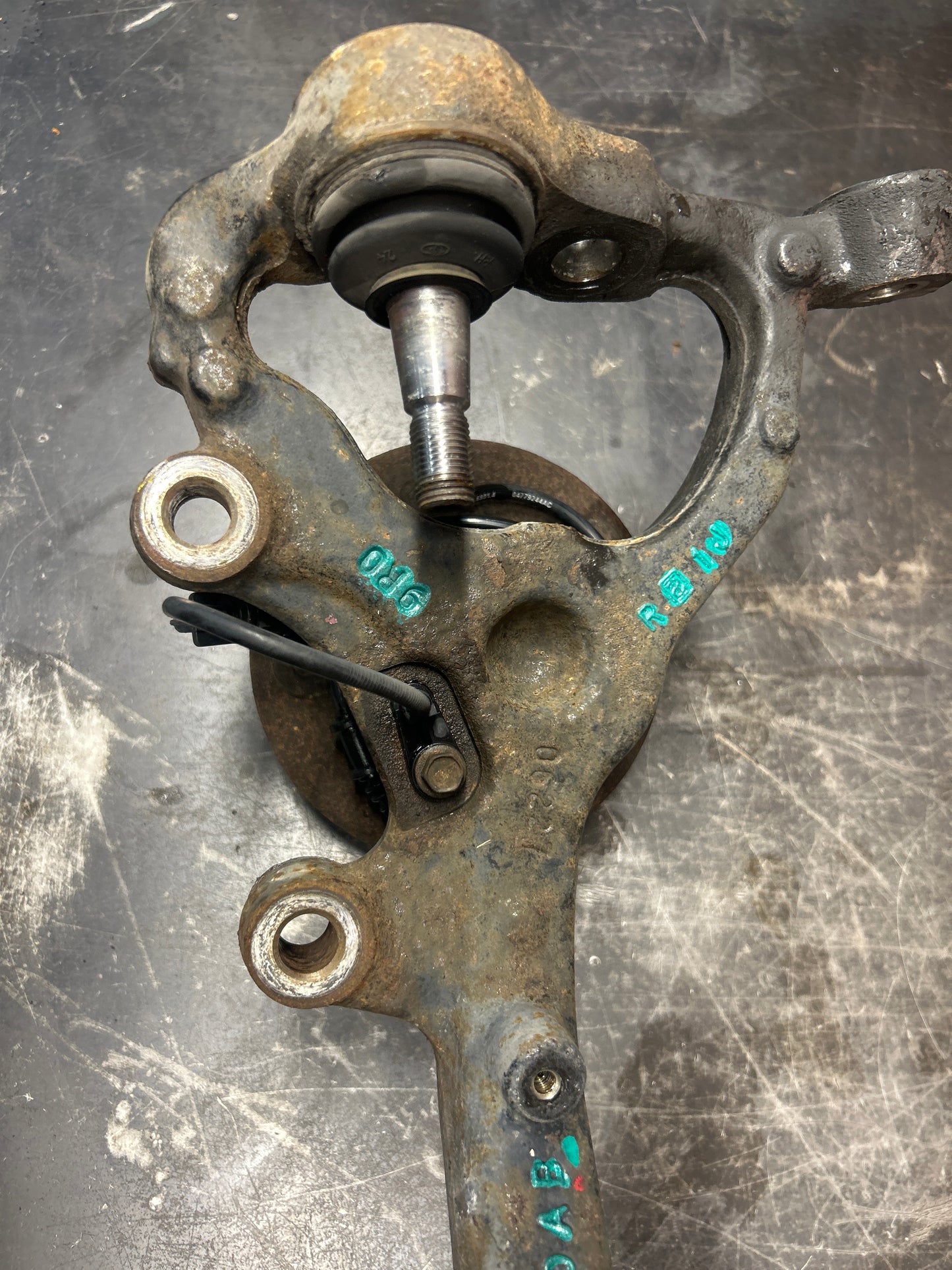 CHRYSLER 300C SRT8 6.1L 05-14 FRONT RIGHT PASSENGER WHEEL SPINDLE KNUCKLE