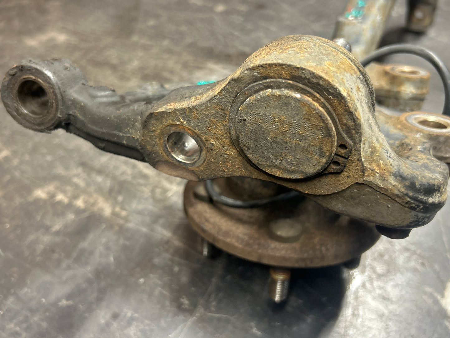 CHRYSLER 300C SRT8 6.1L 05-14 FRONT RIGHT PASSENGER WHEEL SPINDLE KNUCKLE