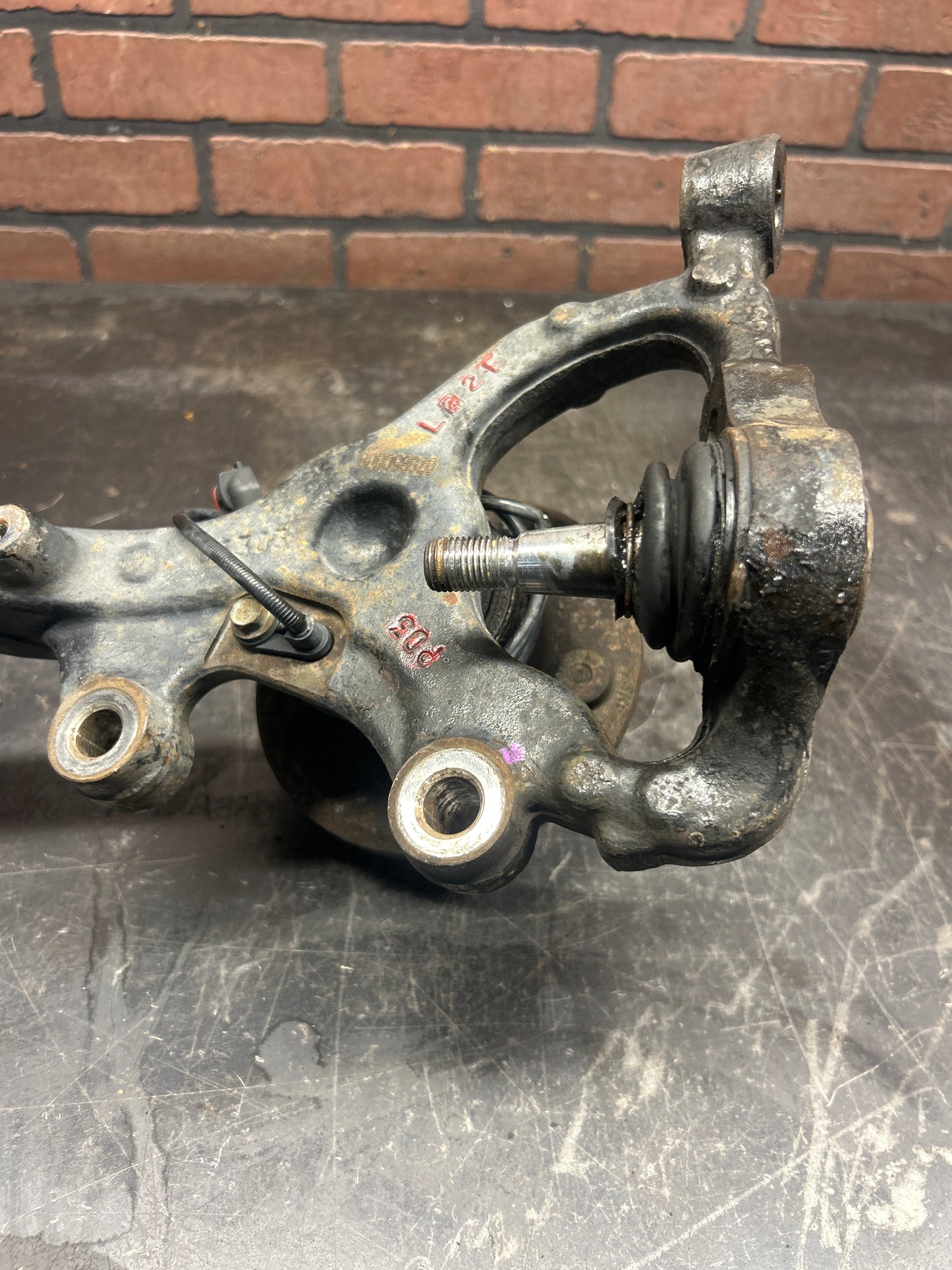 2005-2014 CHRYSLER 300C SRT OEM FRONT Driver L SUSPENSION SPINDLE KNUCKLE HUB