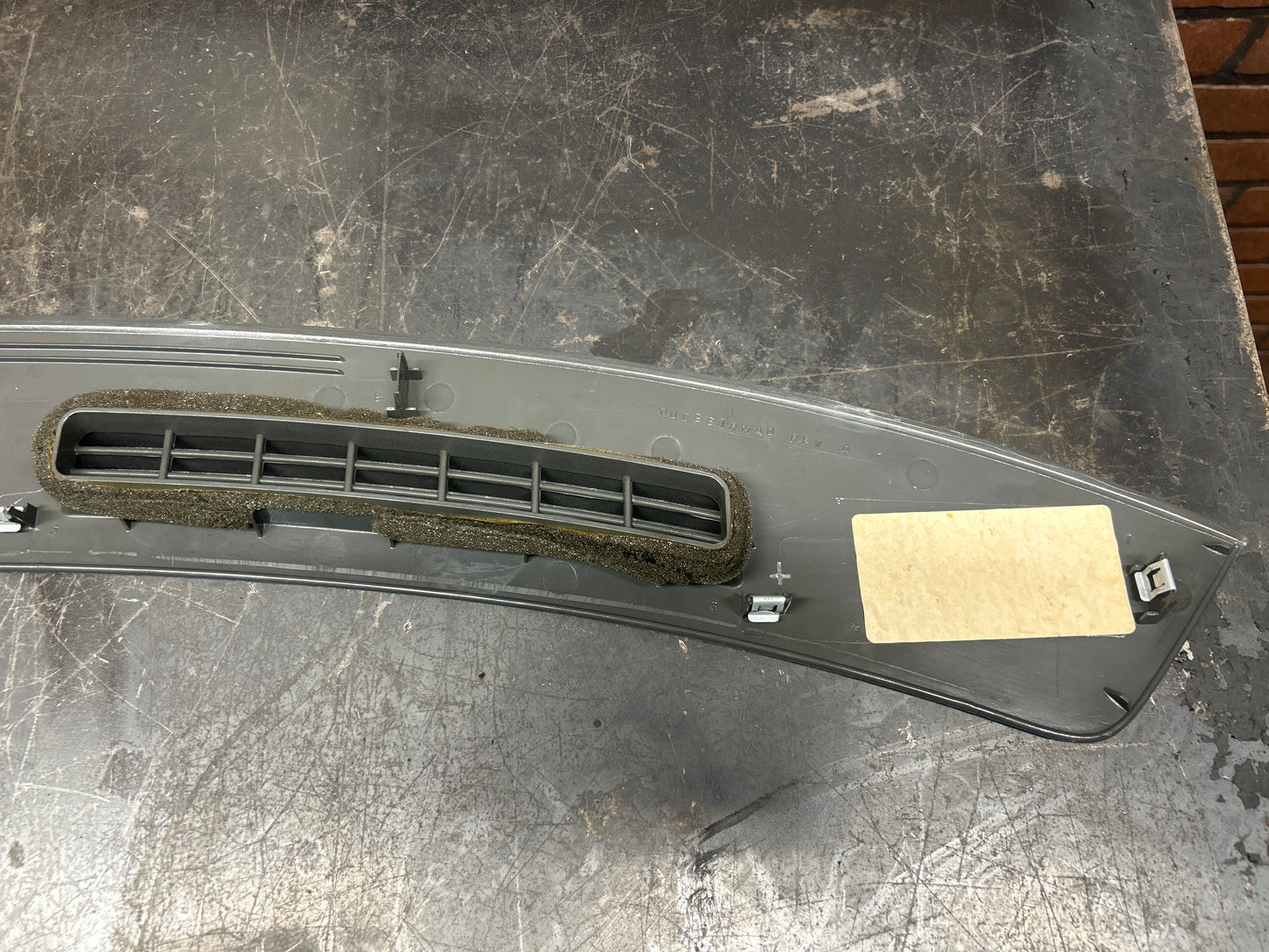 2005-2007 CHRYSLER 300 UPPER DASH DEFROSTER VENT TRIM PANEL 0XB33XDVAC