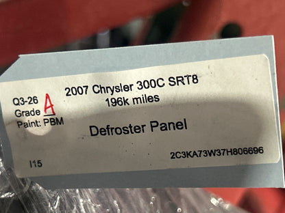 2005-2007 CHRYSLER 300 UPPER DASH DEFROSTER VENT TRIM PANEL 0XB33XDVAC