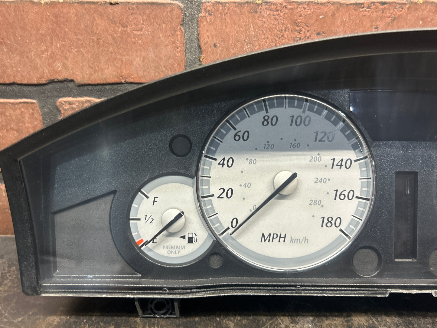 2007 Chrysler SRT8 Chrysler 300C 180Mph Instrument panel Cluster Speedometer OEM
