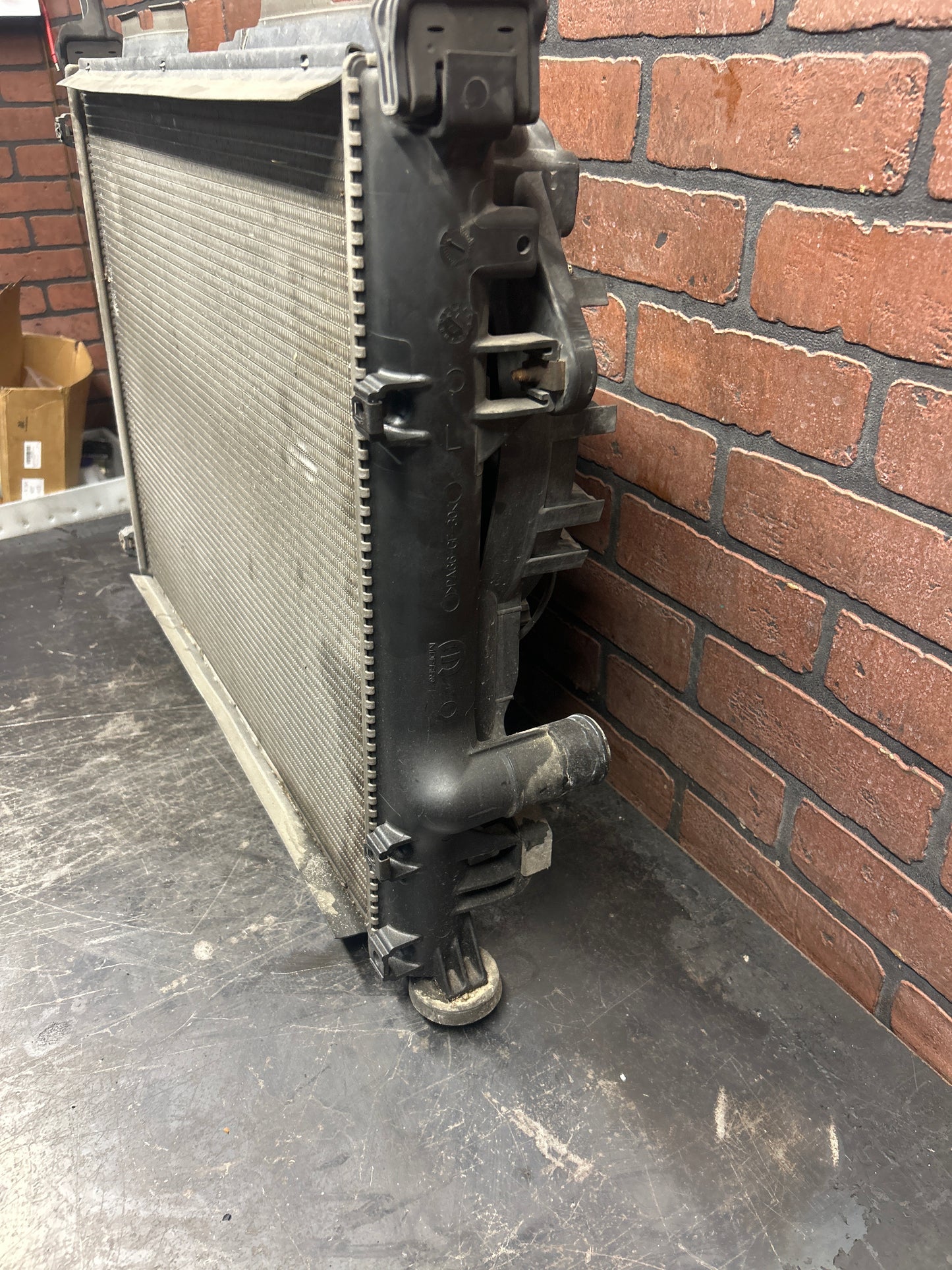 2005-2023 Chrysler 300/Challenger/Charger Radiator and Fan Assembly 5170742AA