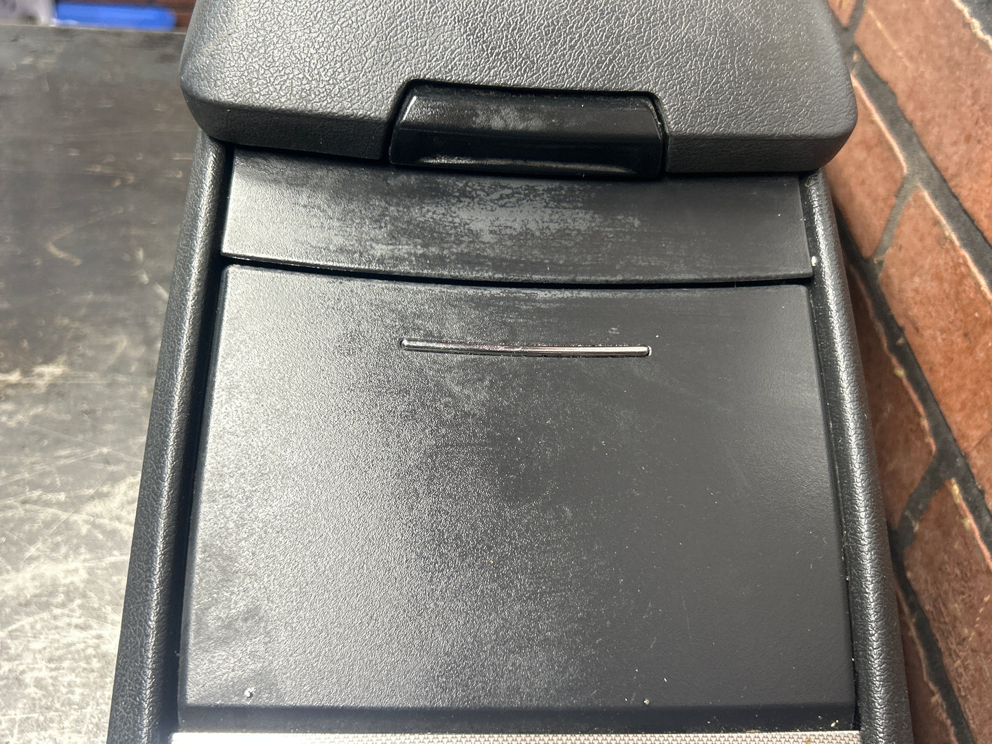 2005-2007 CHRYSLER 300C FLOOR COMPLETE CENTER CONSOLE ARMREST STORAGE OEM