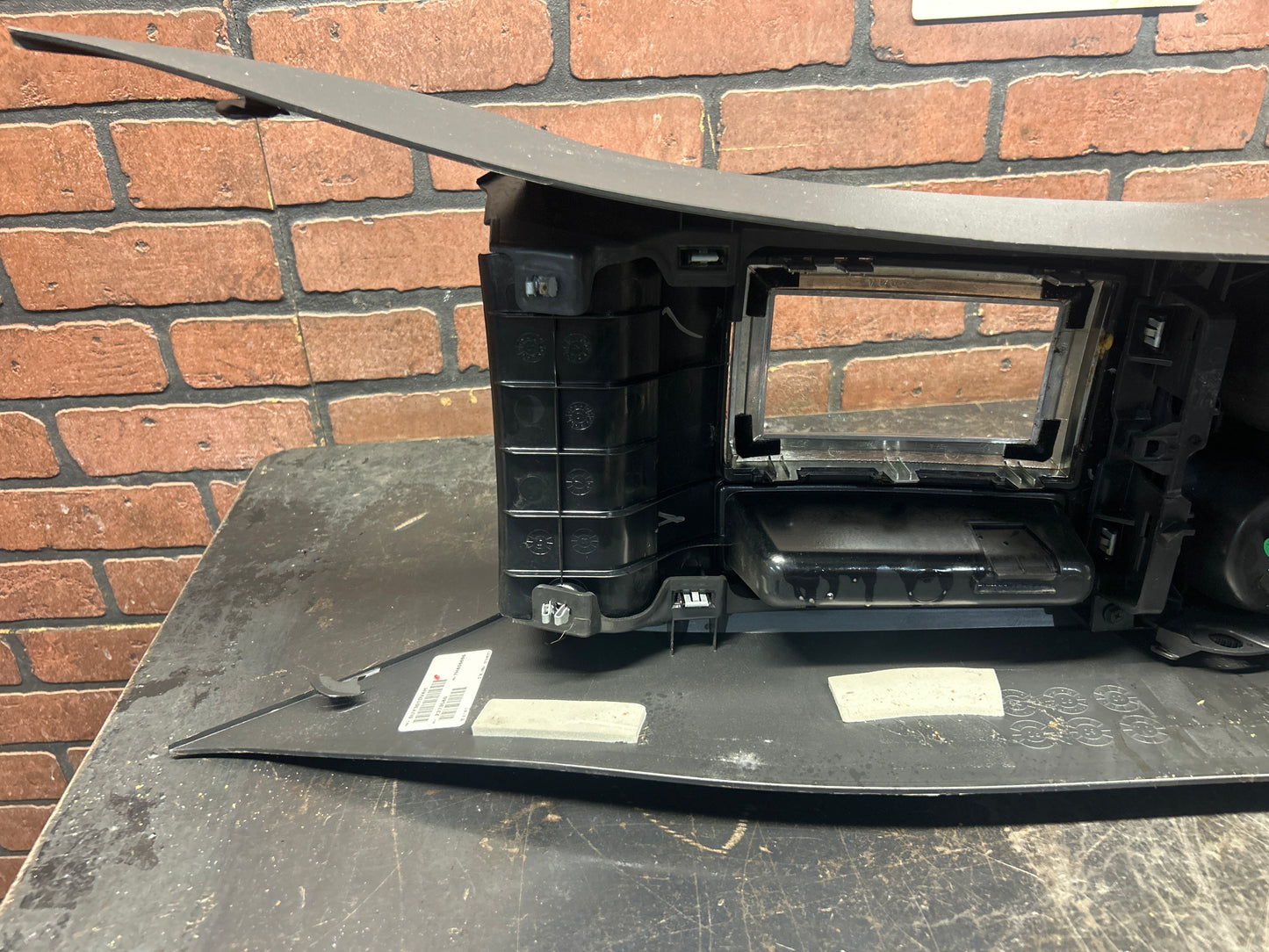 2005-2007 CHRYSLER 300C FLOOR COMPLETE CENTER CONSOLE ARMREST STORAGE OEM