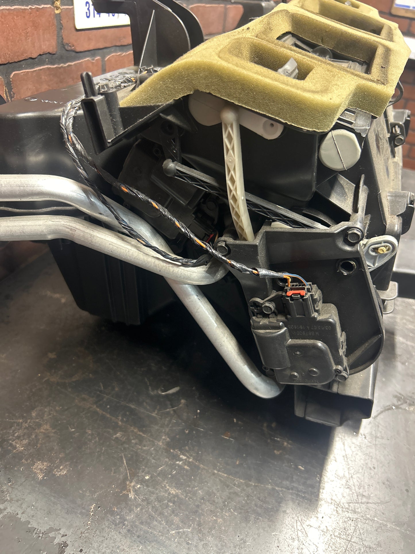 2005-2010 CHRYSLER 300 SRT8 HVAC A/C HEATER BLOWER HOUSING BOX 04596500AE