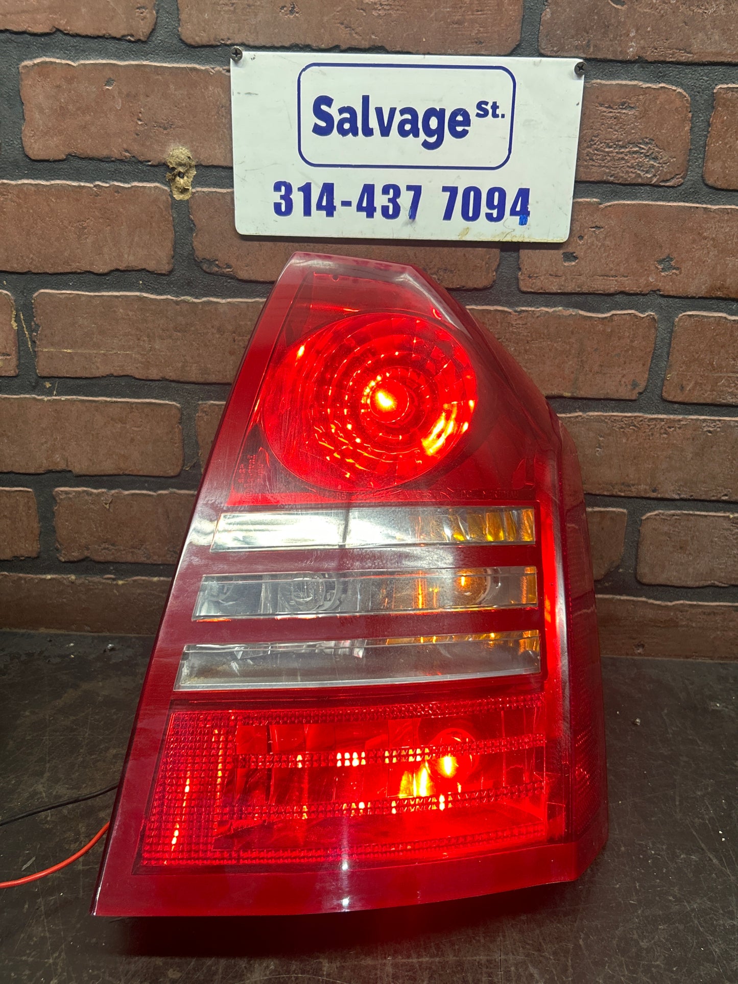 2005-2007 Chrysler 300 SRT8 Rear Passenger Right Side Tail Light OEM 4805853AC