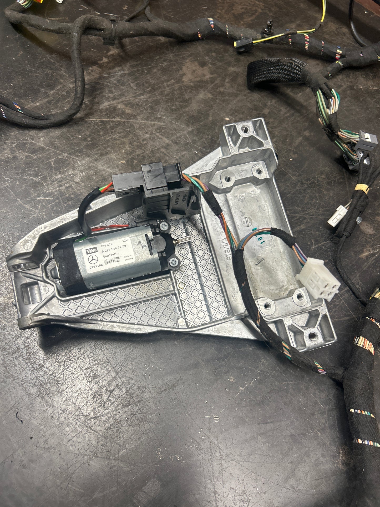 2007 CHRYSLER 300C INSTRUMENT PANEL DASHBOARD DASH WIRE WIRING HARNESS OEM