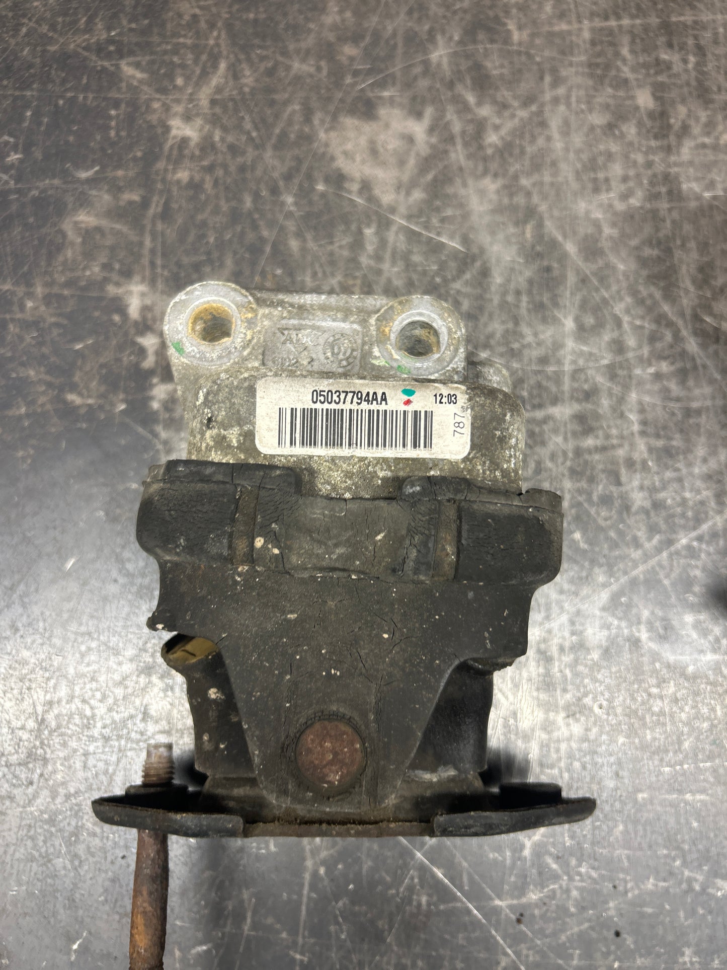 2005-2010 Chrysler 300C 6.1L 5.7L Driver and Passenger Engine Motor Mounts OEM