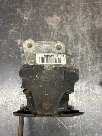 2005-2010 Chrysler 300C 6.1L 5.7L Driver and Passenger Engine Motor Mounts OEM