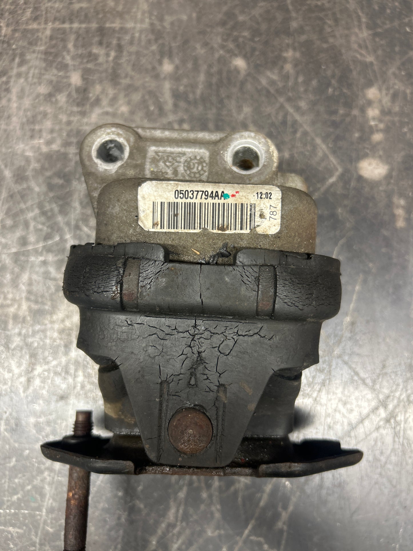 2005-2010 Chrysler 300C 6.1L 5.7L Driver and Passenger Engine Motor Mounts OEM