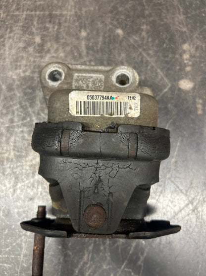 2005-2010 Chrysler 300C 6.1L 5.7L Driver and Passenger Engine Motor Mounts OEM