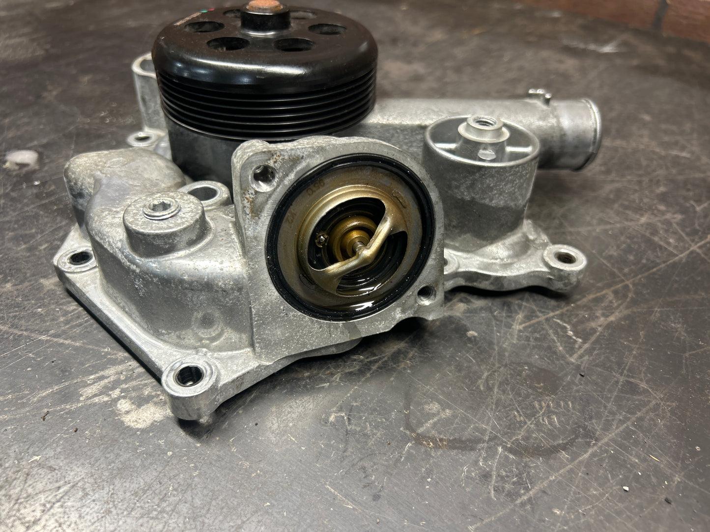 2005-2010 Chrysler 300/Dodge Charger/Challenger SRT8 6.1L Hemi Water Pump OEM