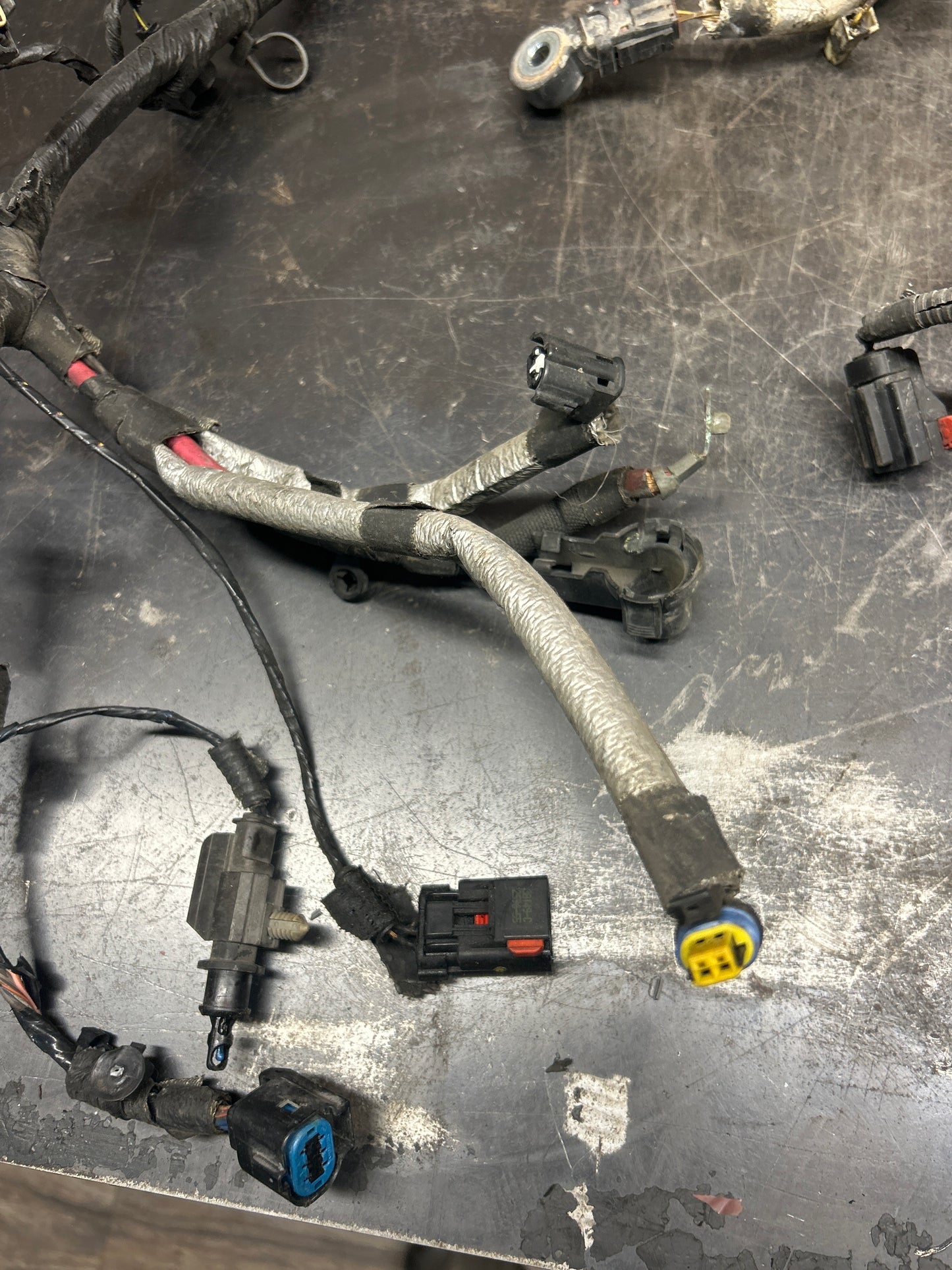 06-10 CHRYSLER 300 CHARGER SRT-8 6.1 HEMI OEM ENGINE WIRING HARNESS 05029768AD