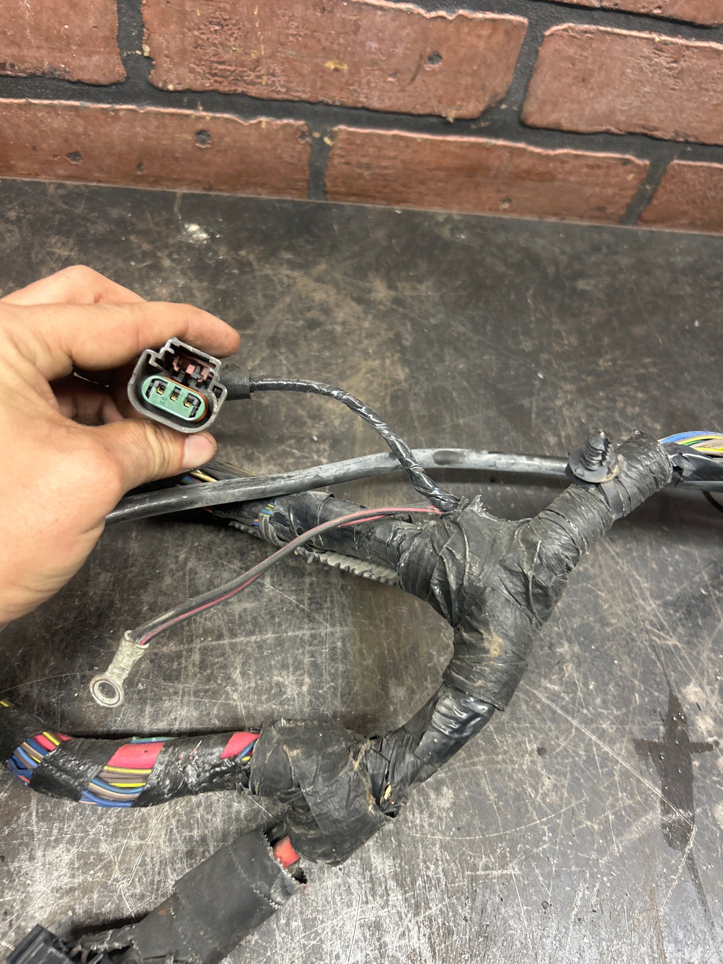 06-10 CHRYSLER 300 CHARGER SRT-8 6.1 HEMI OEM ENGINE WIRING HARNESS 05029768AD