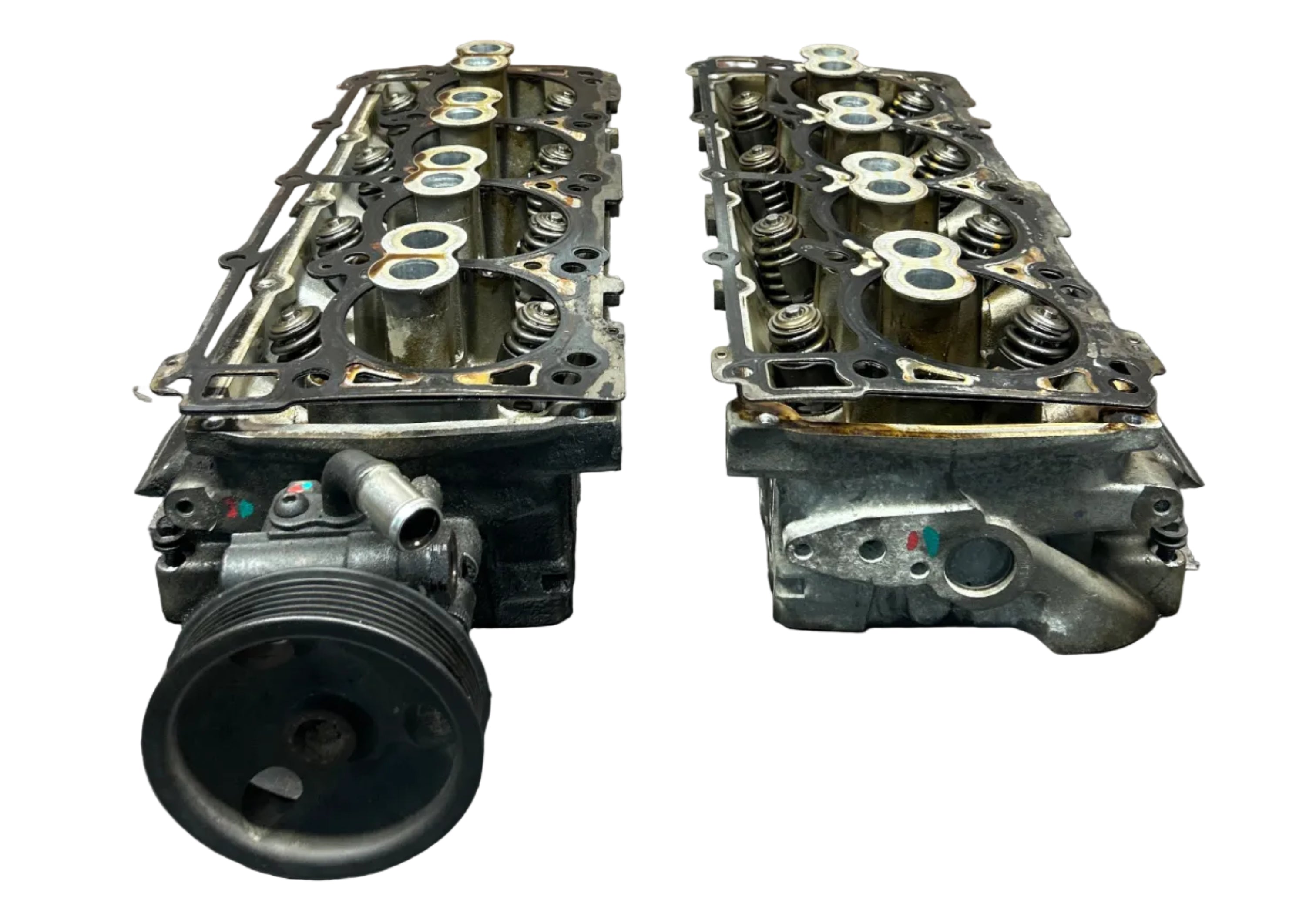 2005-2010 Chrysler 300C/Charger/Challenger 6.1L Hemi OEM Cylinder Heads Pair