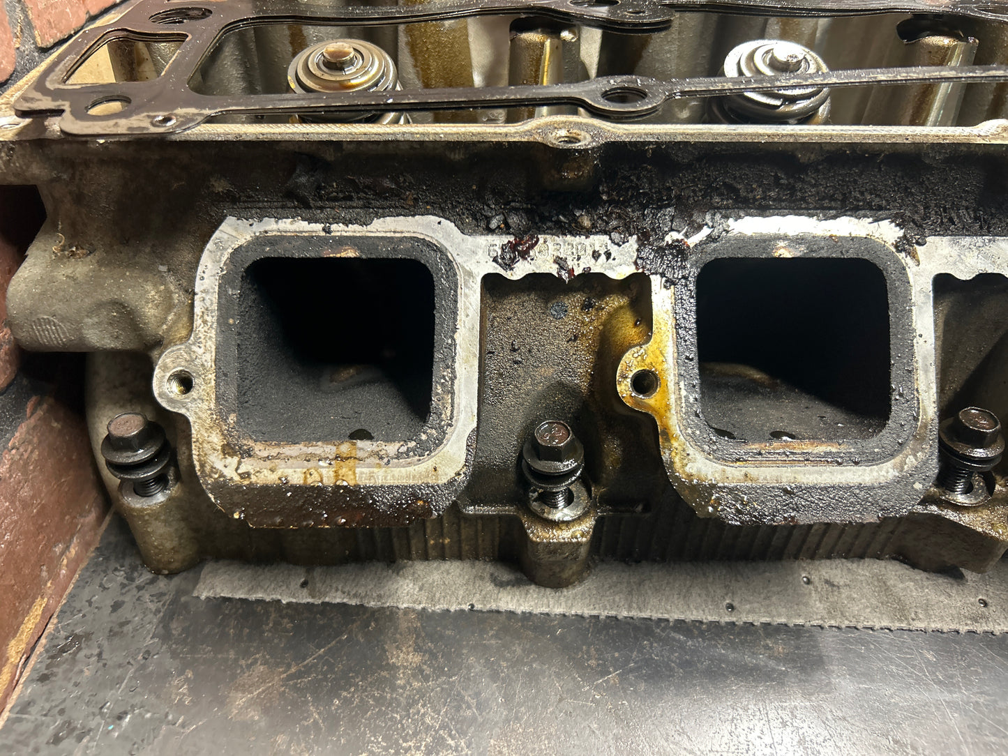 2005-2010 Chrysler 300C/Charger/Challenger 6.1L Hemi OEM Cylinder Heads Pair