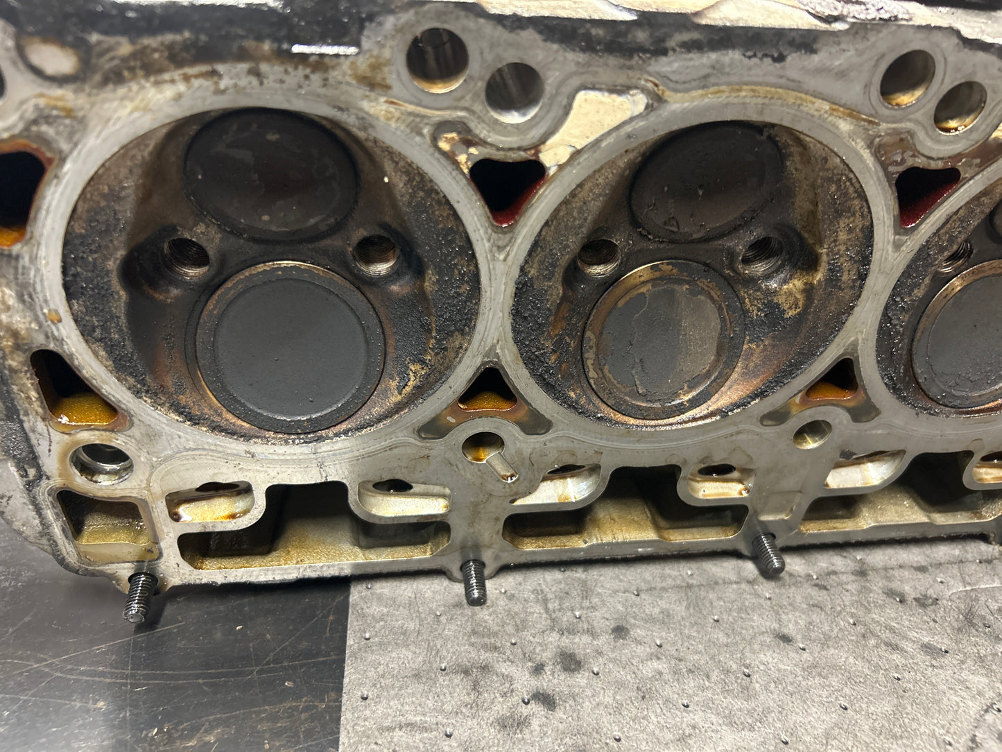 2005-2010 Chrysler 300C/Charger/Challenger 6.1L Hemi OEM Cylinder Heads Pair