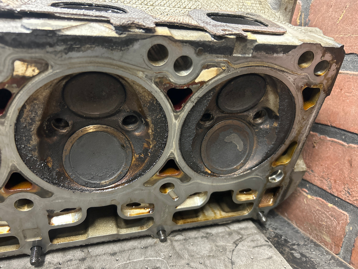 2005-2010 Chrysler 300C/Charger/Challenger 6.1L Hemi OEM Cylinder Heads Pair