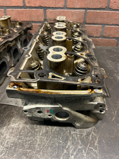 2005-2010 Chrysler 300C/Charger/Challenger 6.1L Hemi OEM Cylinder Heads Pair