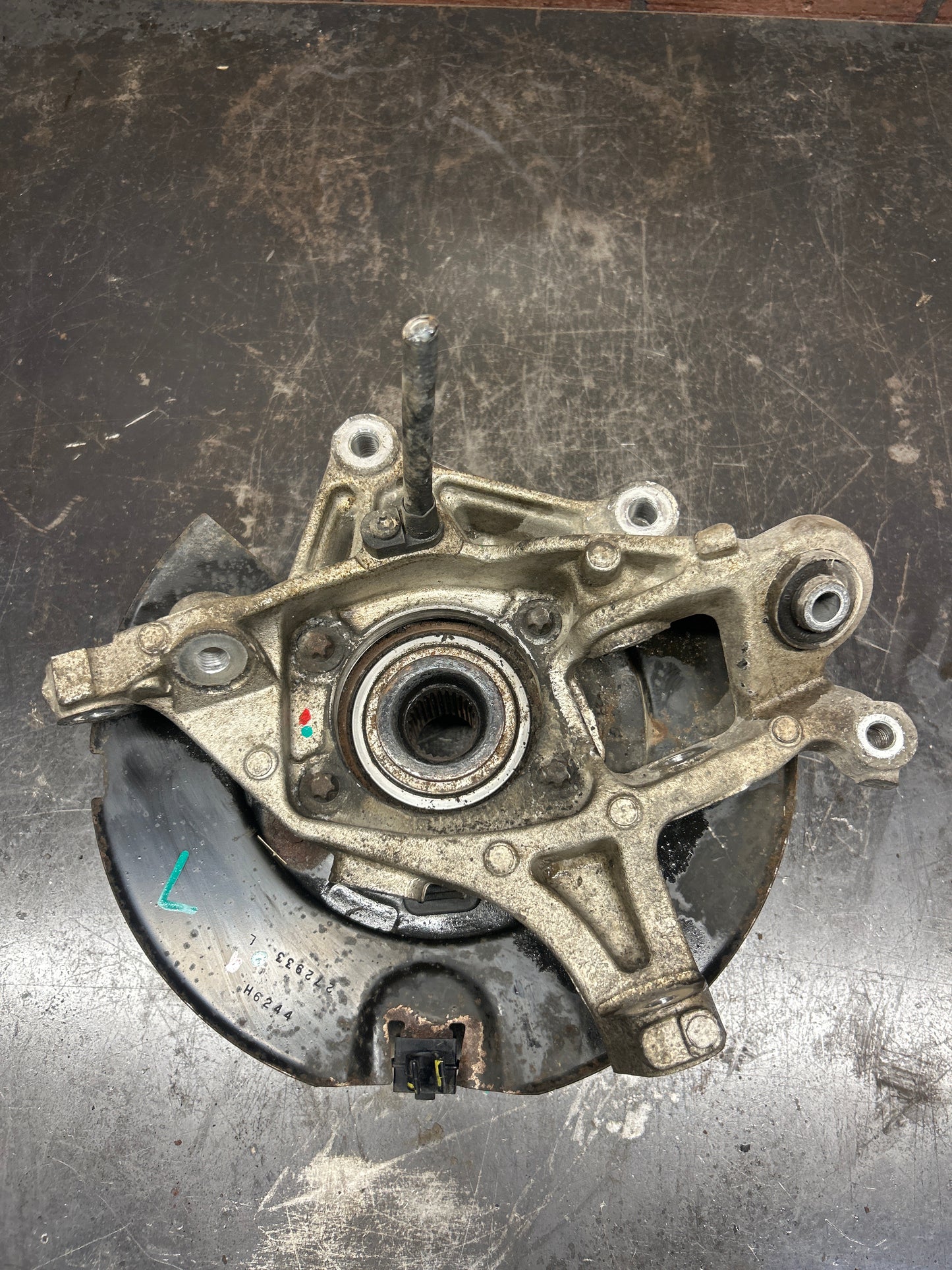 2005-2010 Chrysler 300 SRT8 6.1l Rear Left Suspension Control Arms Spindle