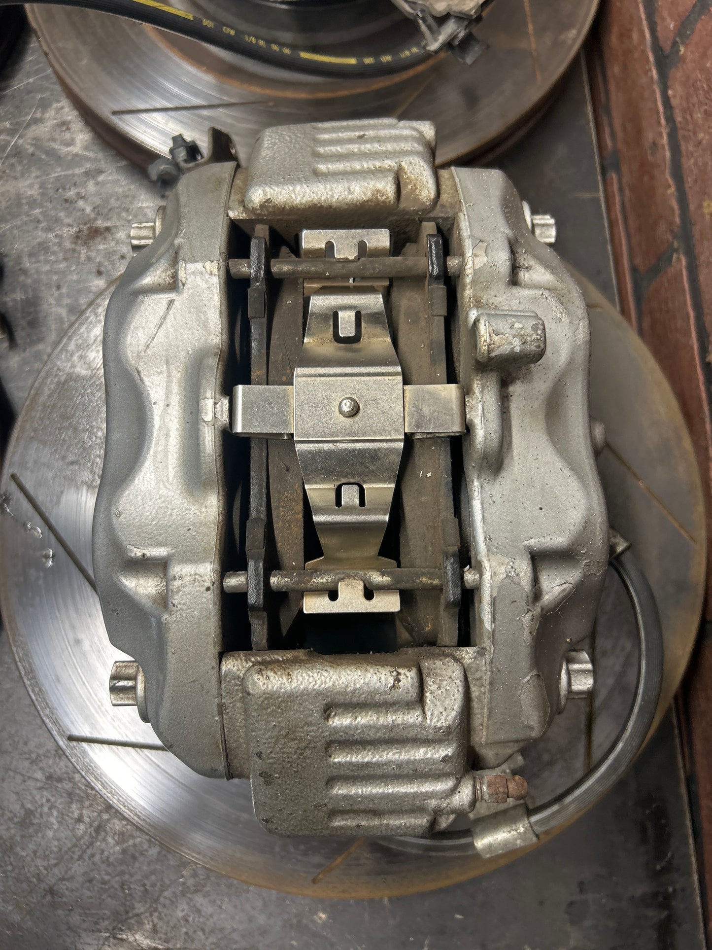 05-10 Chrysler 300C SRT8/Charger/Magnum 4Piston Brembo Brake Calipers and Rotors
