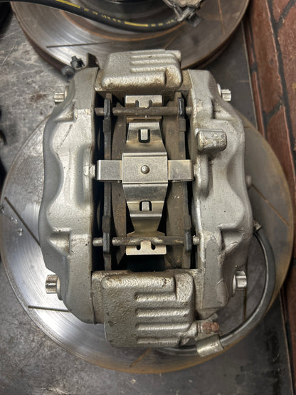 05-10 Chrysler 300C SRT8/Charger/Magnum 4Piston Brembo Brake Calipers and Rotors