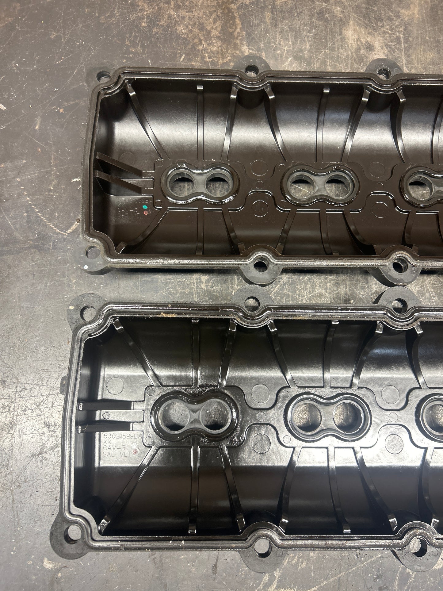 Set of 2 Genuine Mopar 5.7L 6.1L 6.4L Hemi Valve Cover Dodge Chrysler 53022085AD