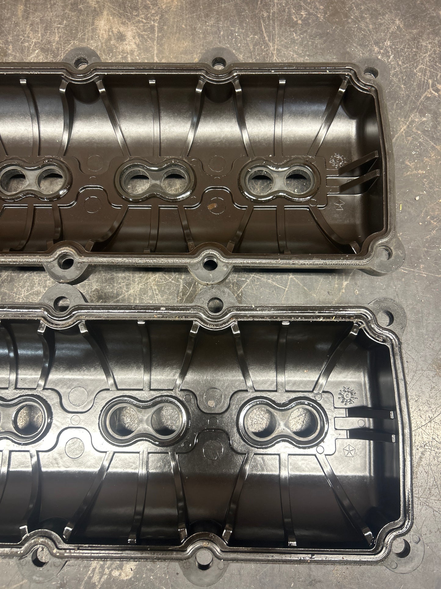 Set of 2 Genuine Mopar 5.7L 6.1L 6.4L Hemi Valve Cover Dodge Chrysler 53022085AD