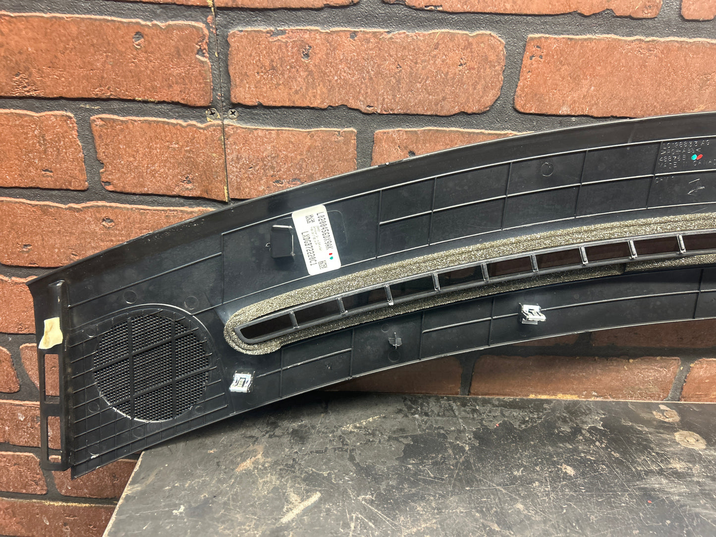 2015-2023 DODGE CHARGER FRONT DEFROSTER GRILLE UPPER DASH VENT PANEL L0198833AG