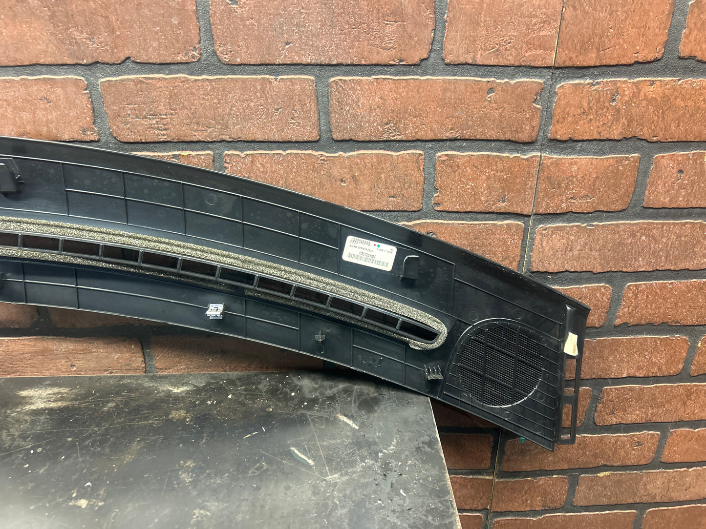 2015-2023 DODGE CHARGER FRONT DEFROSTER GRILLE UPPER DASH VENT PANEL L0198833AG