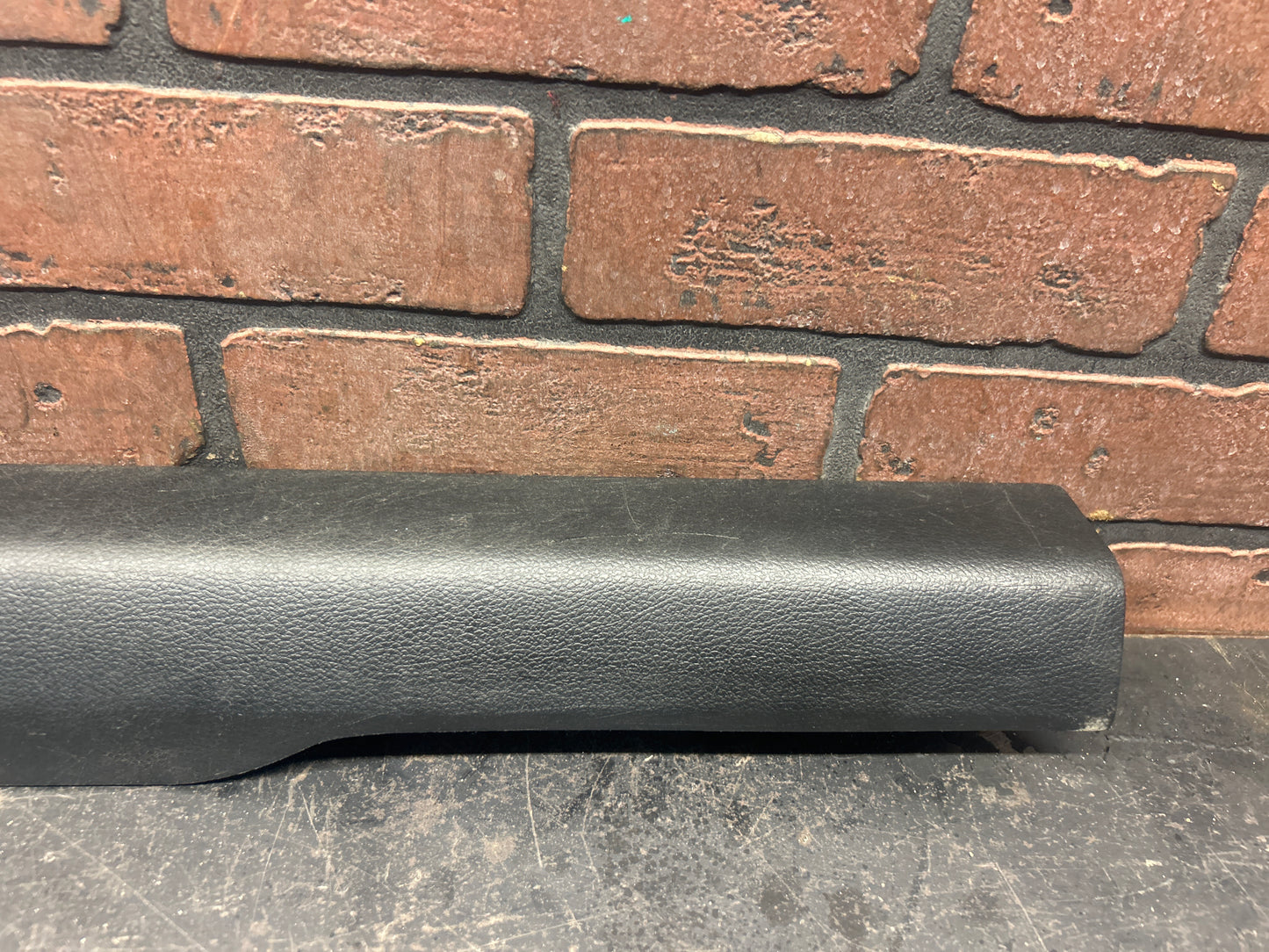 11-23 DODGE CHARGER FRONT RH RIGHT PASSENGER DOOR SILL SCUFF KICK PANEL OEM
