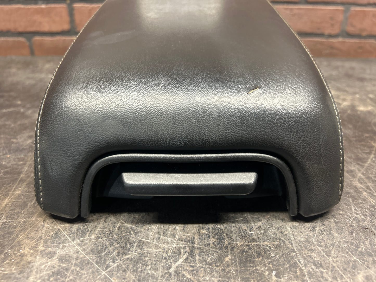 15-23 DODGE CHARGER SCAT PACK CENTER CONSOLE ARMREST ARM REST STORAGE LID