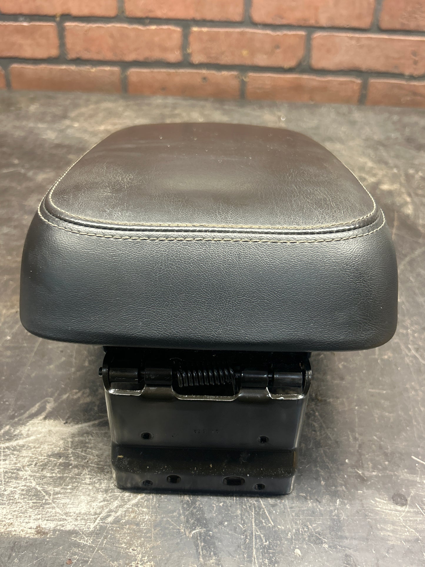 15-23 DODGE CHARGER SCAT PACK CENTER CONSOLE ARMREST ARM REST STORAGE LID