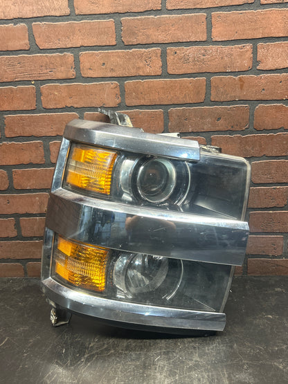 2015-2019 Silverado 2500-3500 OEM Passenger RightSide Halogen Headlight 84096573