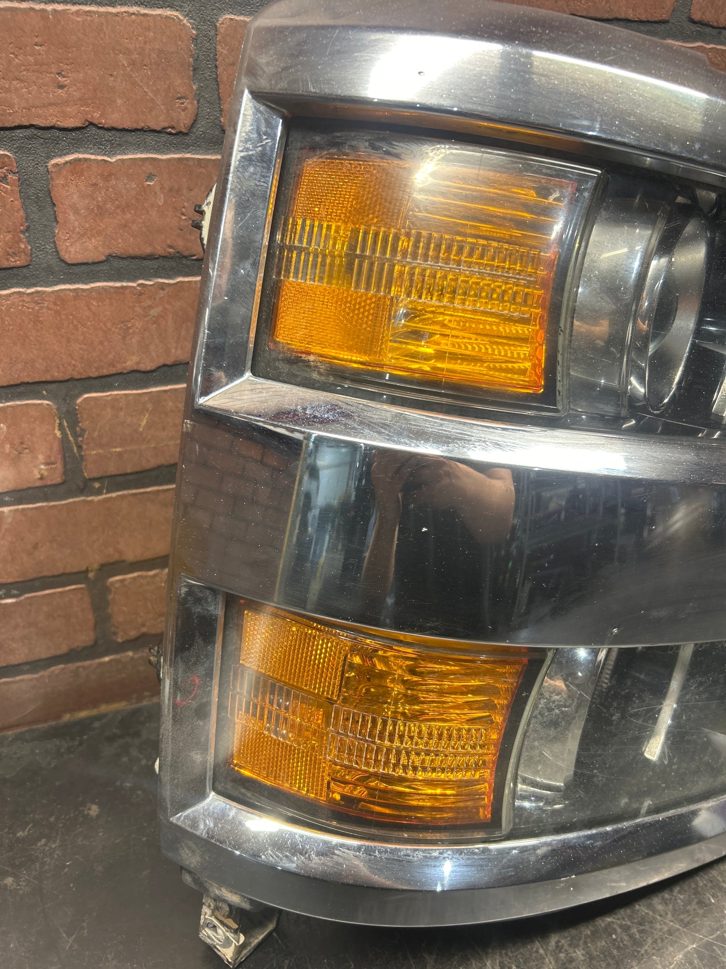 2015-2019 Silverado 2500-3500 OEM Passenger RightSide Halogen Headlight 84096573