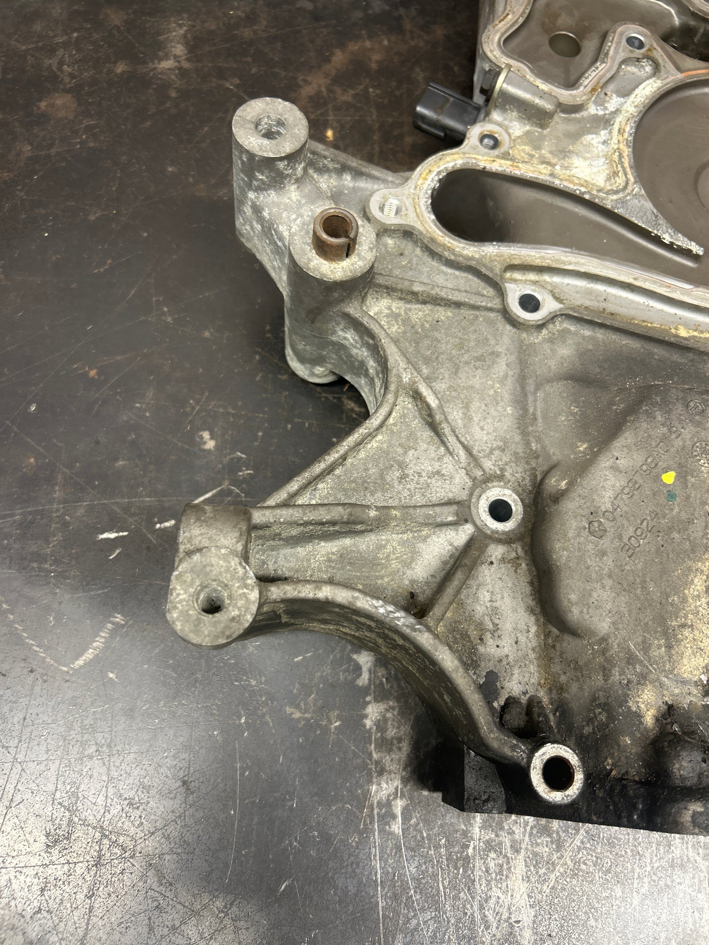 2005-2010 CHRYSLER 300C/CHARGER/Challenger FRONT ENGINE TIMING COVER 5.7L-6.1L