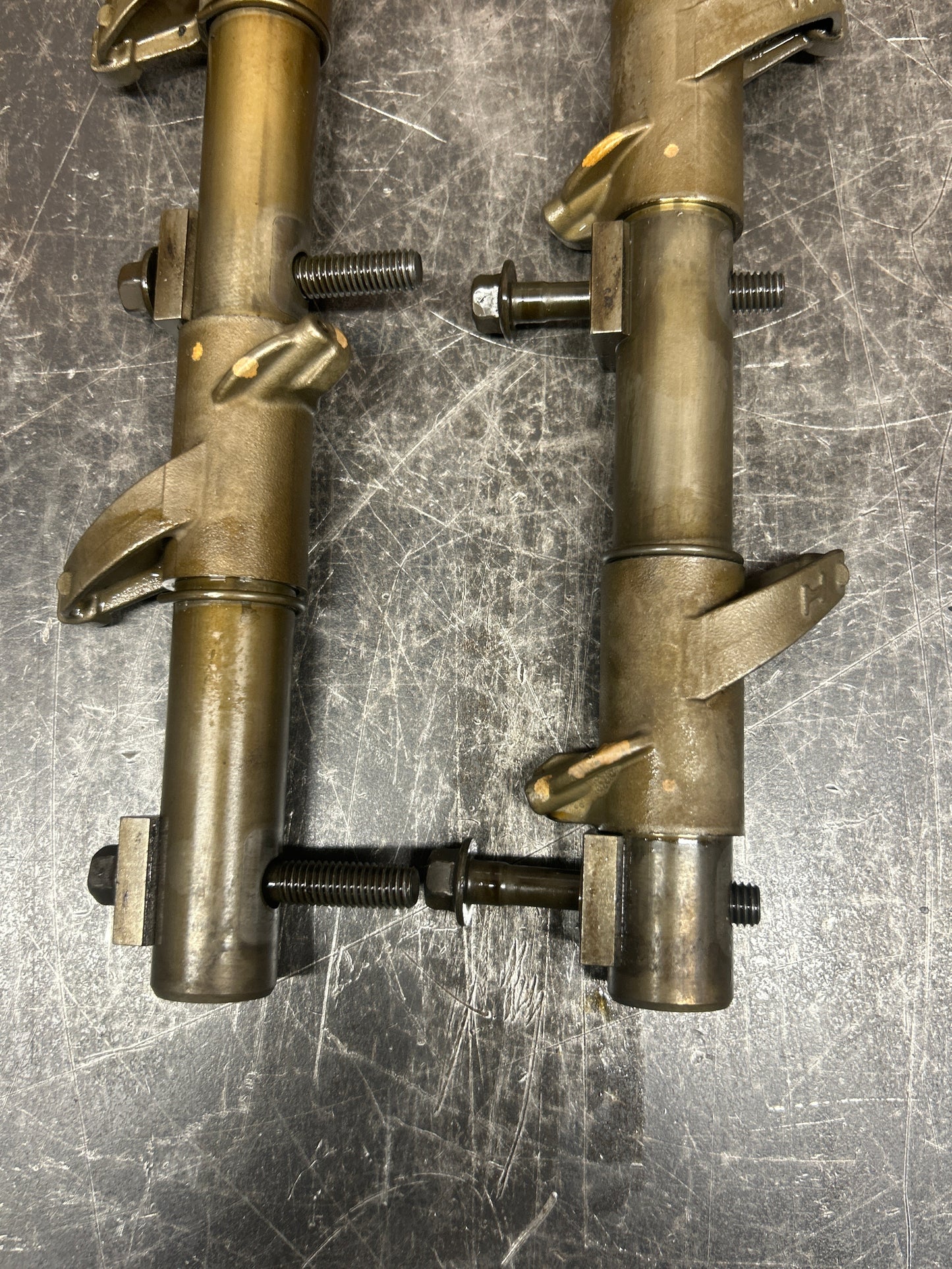 2006-2010 OEM Chrysler 300C/Charger/Challenger SRT8 6.1l Hemi Rocker Arm Set x2